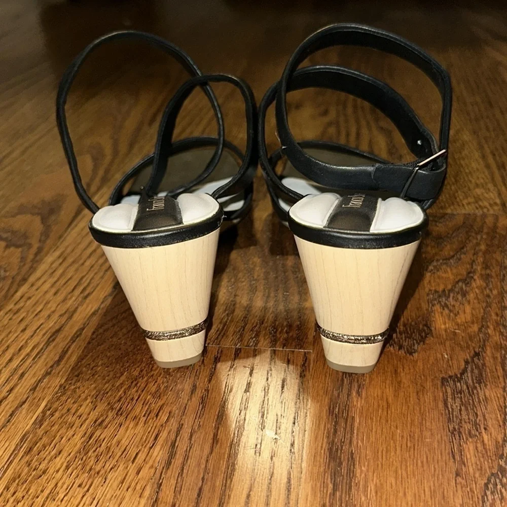 Gorgeous leather Franco Sarto wedge sandal. Size 9.5
